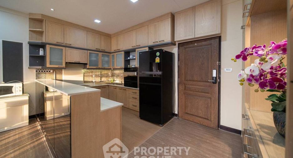Condo en alquiler de 3 habitaciones en Khlong Toei, Bangkok