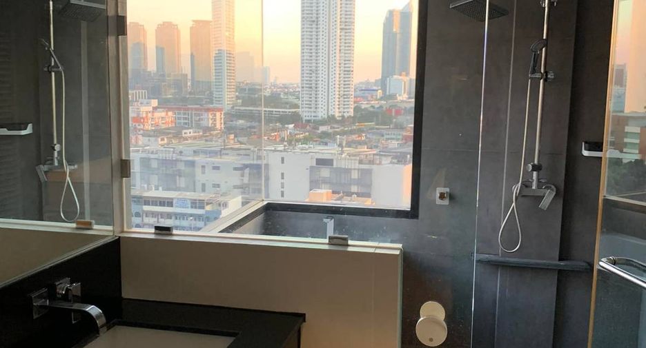 À louer 2 chambres condo à Khlong San, Bangkok