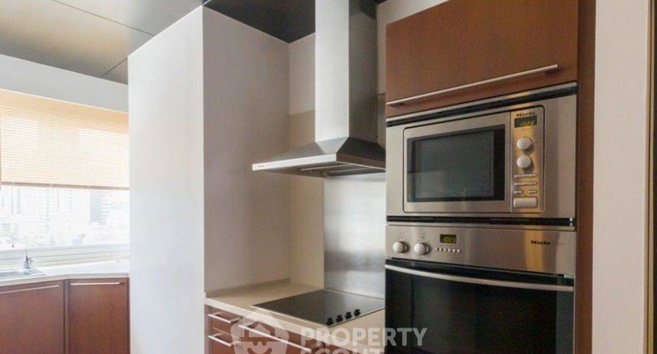 For rent 2 bedrooms condo in Watthana, Bangkok