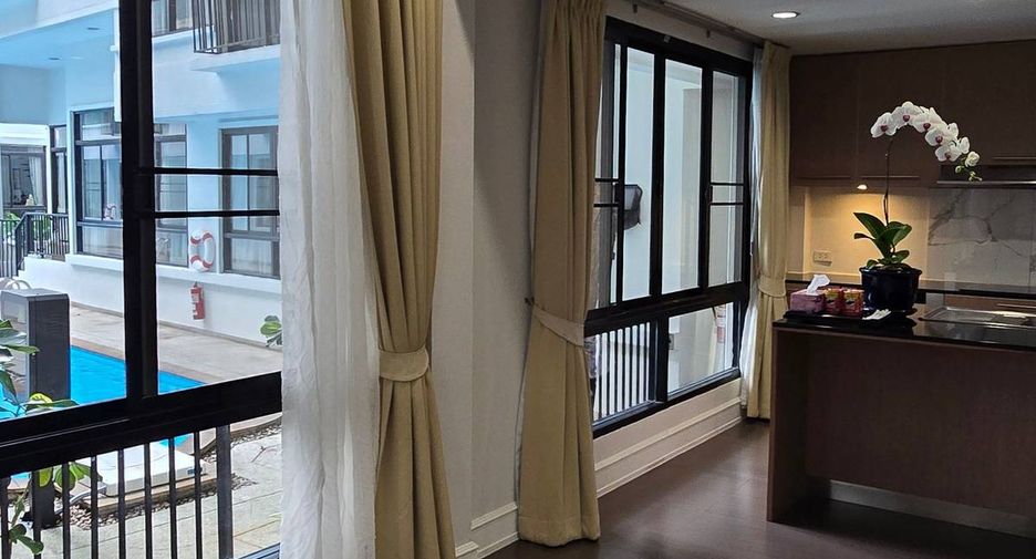 For rent 4 bedrooms house in Khlong Toei, Bangkok