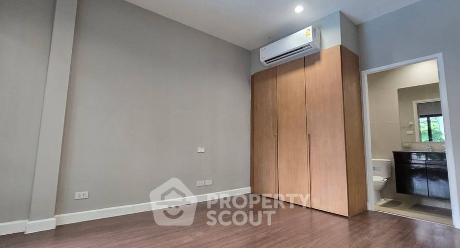 For rent 4 bedrooms house in Khlong Toei, Bangkok