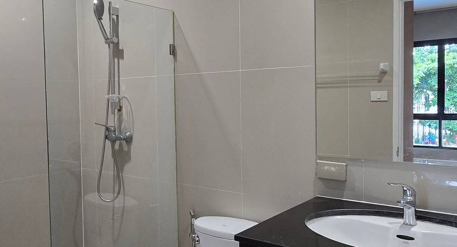 For rent 4 bedrooms house in Khlong Toei, Bangkok