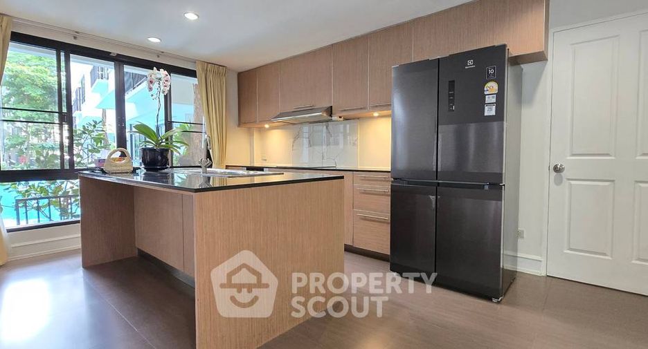 For rent 4 bedrooms house in Khlong Toei, Bangkok