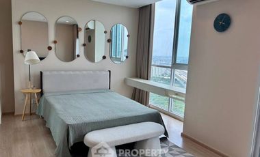 Condo en alquiler de 2 habitaciones en Huai Khwang, Bangkok
