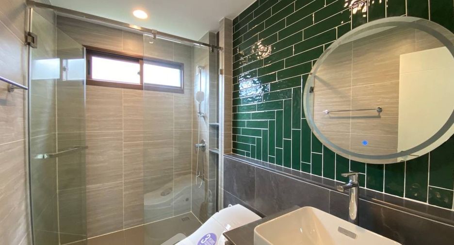 For rent 4 bedrooms house in Bang Kapi, Bangkok