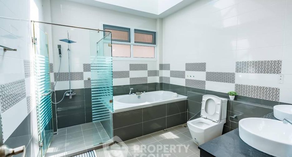 For rent 3 bedrooms house in Huay Yai, Pattaya