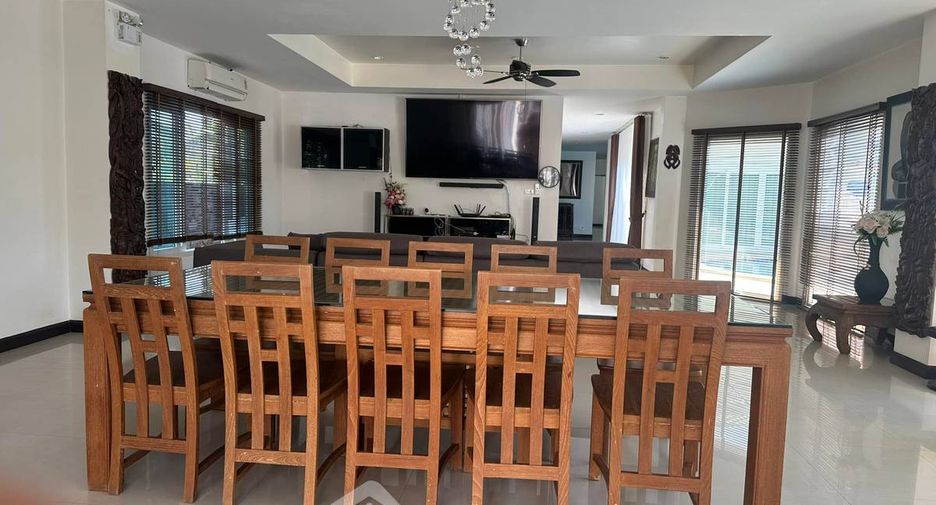 Casa en alquiler de 4 habitaciones en Bang Lamung, Chonburi
