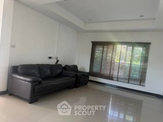 Casa en alquiler de 4 habitaciones en Bang Lamung, Chonburi