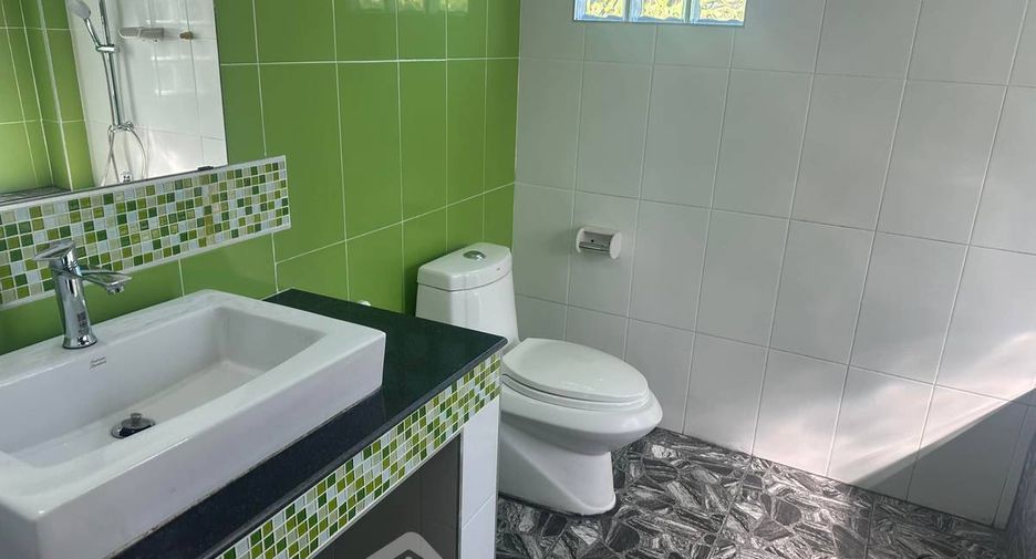 Casa en alquiler de 4 habitaciones en Bang Lamung, Chonburi