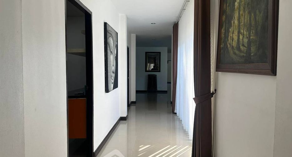 Casa en alquiler de 4 habitaciones en Bang Lamung, Chonburi