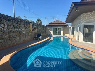 Casa en alquiler de 4 habitaciones en Bang Lamung, Chonburi