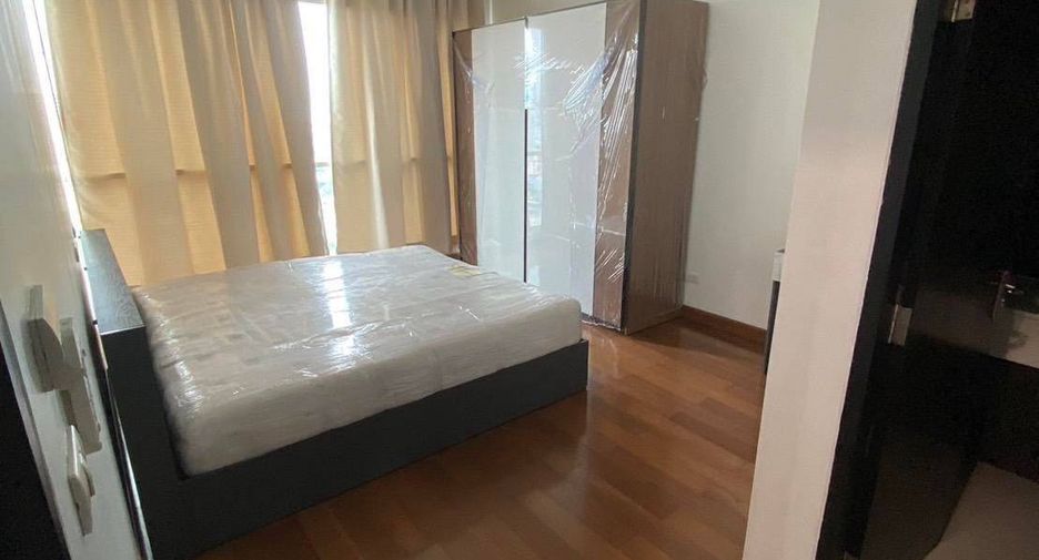 For rent 3 bedrooms condo in Pathum Wan, Bangkok