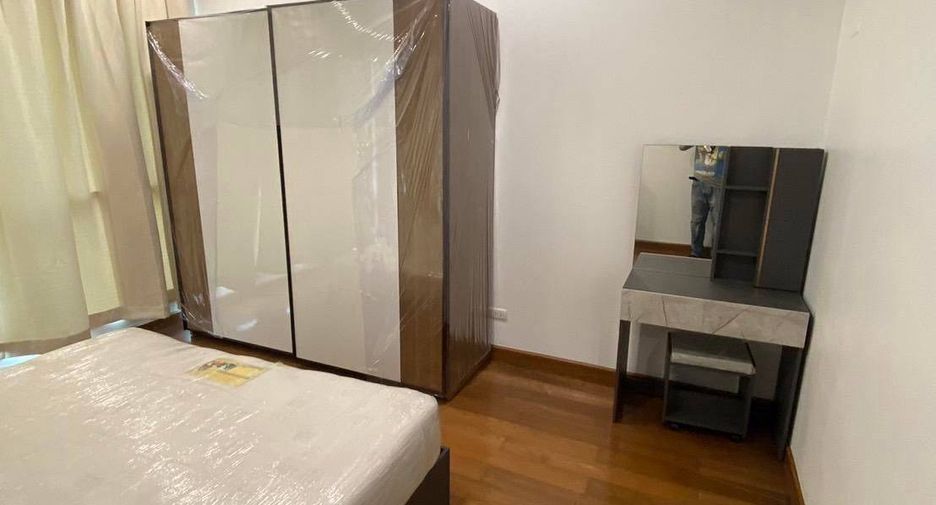For rent 3 bedrooms condo in Pathum Wan, Bangkok
