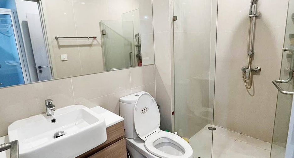 For rent 3 bedrooms condo in Huai Khwang, Bangkok