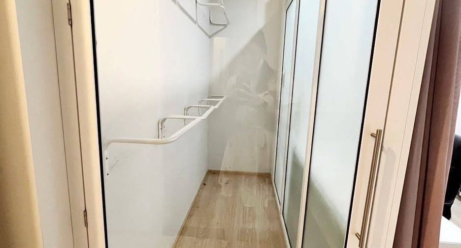 For rent 3 bedrooms condo in Huai Khwang, Bangkok