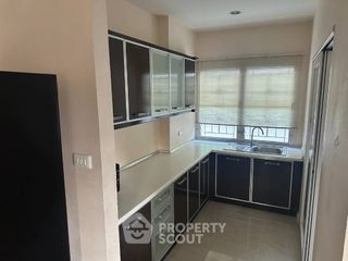 出租 3 卧室 独立屋 在 Lat Krabang, 曼谷
