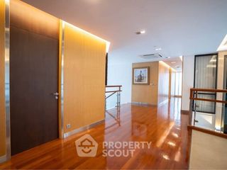 For rent 6 bedrooms condo in Yan Nawa, Bangkok