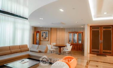 For rent 6 bedrooms condo in Yan Nawa, Bangkok