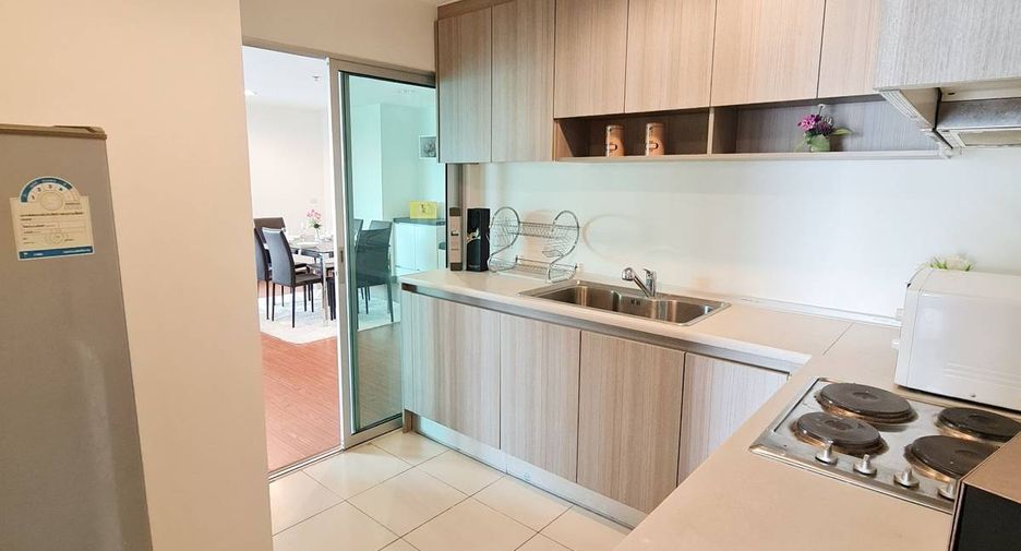 For rent 3 bedrooms condo in Huai Khwang, Bangkok