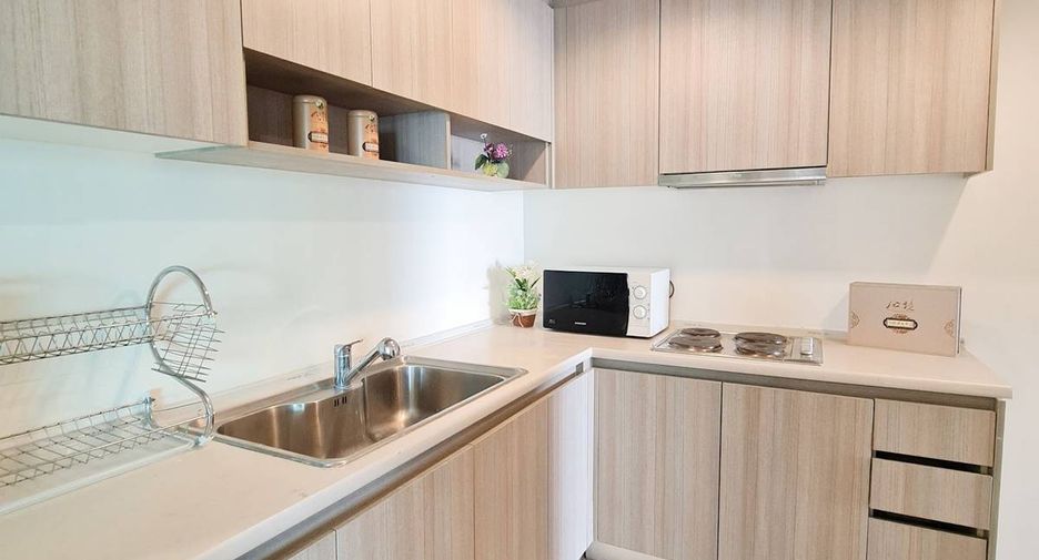For rent 3 bedrooms condo in Huai Khwang, Bangkok
