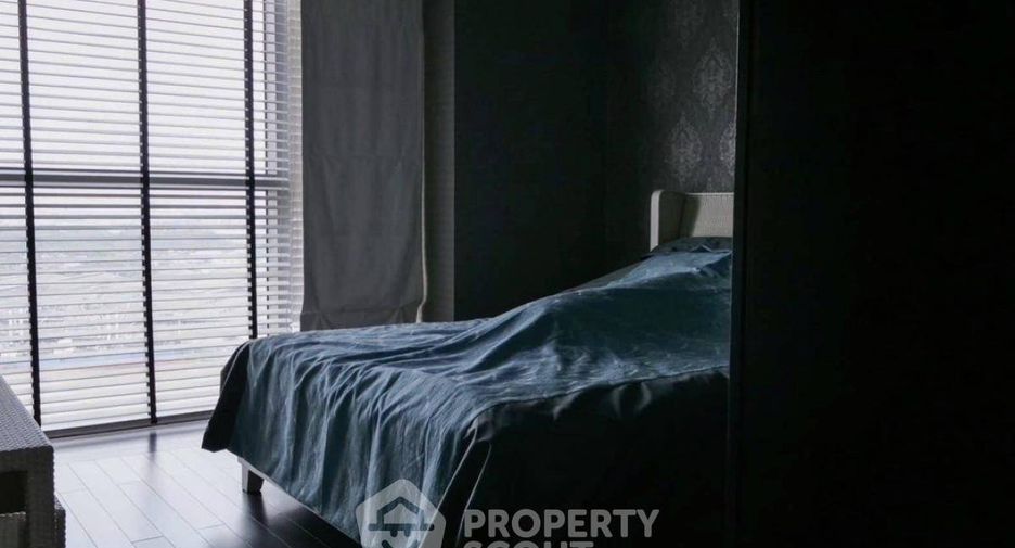For rent 3 bedrooms condo in Yan Nawa, Bangkok
