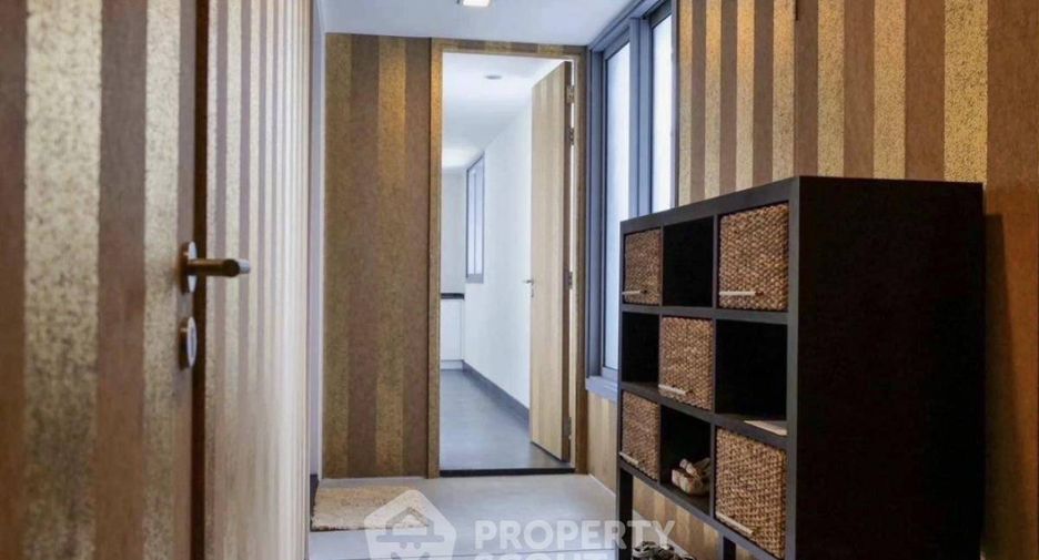 For rent 3 bedrooms condo in Yan Nawa, Bangkok