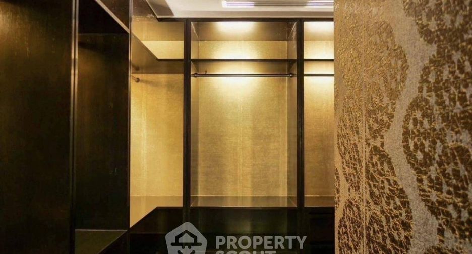 For rent 3 bedrooms condo in Yan Nawa, Bangkok