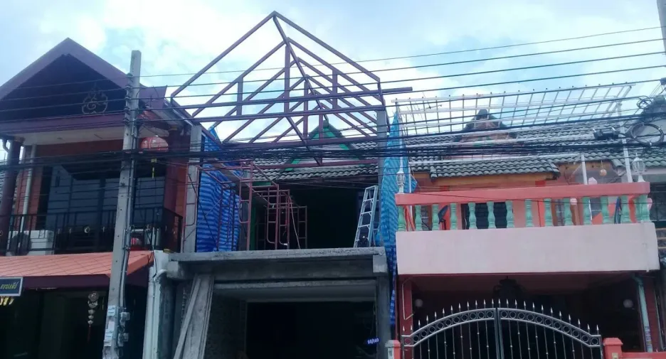 出售 3 卧室 联排别墅 在 Khlong Sam Wa, 曼谷