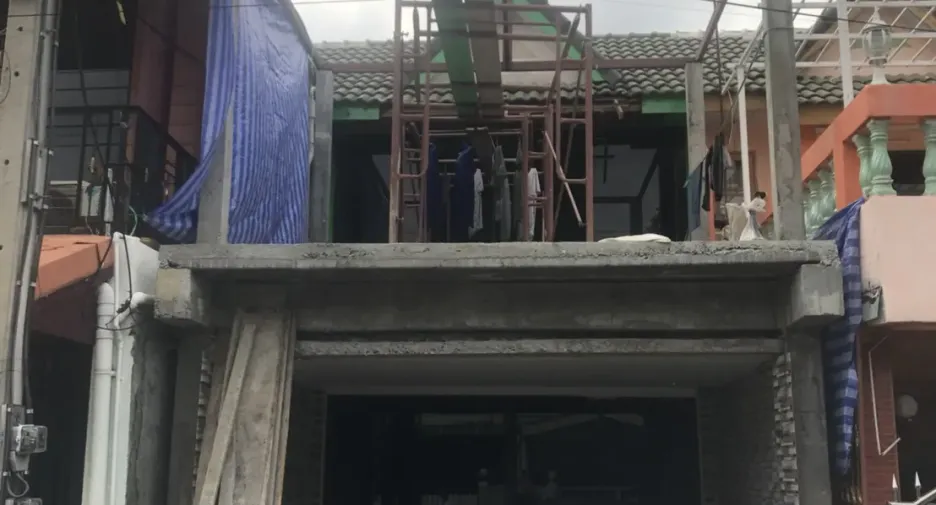 出售 3 卧室 联排别墅 在 Khlong Sam Wa, 曼谷