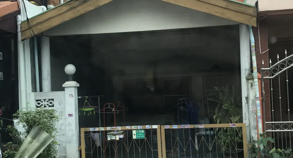 出售 3 卧室 联排别墅 在 Khlong Sam Wa, 曼谷
