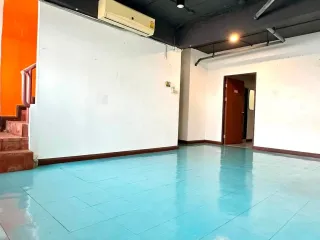 Oficina en alquiler en Huai Khwang, Bangkok