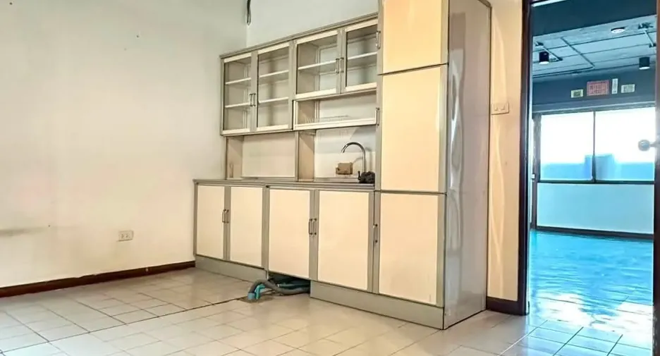 Аренда офис в Хуаи Кхщанг, Бангкок
