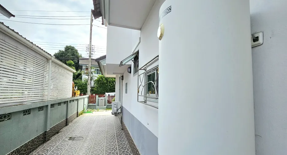 Casa en venta y en alquiler de 4 habitaciones en Mueang Chiang Rai, Chiang Rai