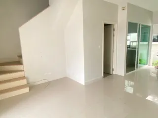 Аренда 3 спальни таунхаус в Mueang Pathum Thani, Патумтани