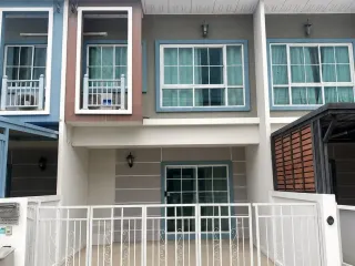 Аренда 3 спальни таунхаус в Mueang Pathum Thani, Патумтани
