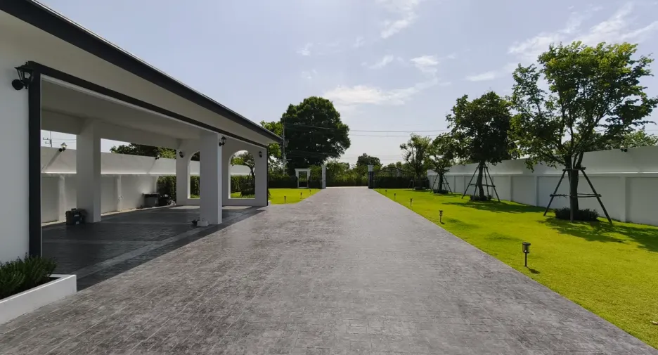 For sale 5 ベッドルーム house in Bang Lamung, Chonburi