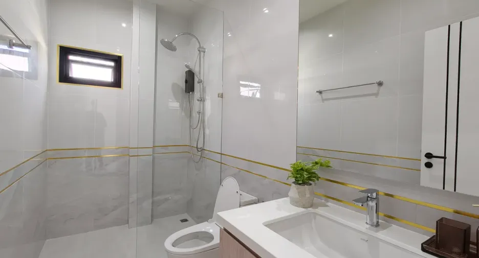 For sale 5 ベッドルーム house in Bang Lamung, Chonburi