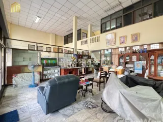 Casa en venta de 6 habitaciones en Huai Khwang, Bangkok
