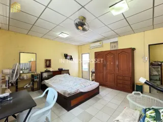 Casa en venta de 6 habitaciones en Huai Khwang, Bangkok