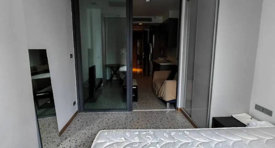 For sale 1 bed condo in Khlong Toei, Bangkok