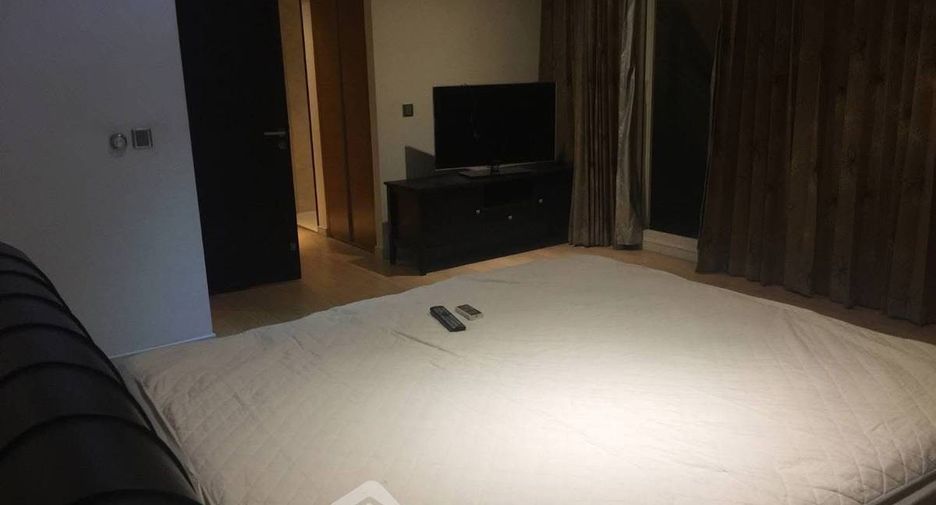 For rent 3 bedrooms condo in Watthana, Bangkok