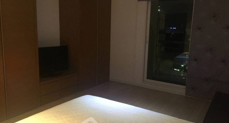 For rent 3 bedrooms condo in Watthana, Bangkok
