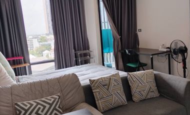 For sale 1 bed condo in Khlong Toei, Bangkok