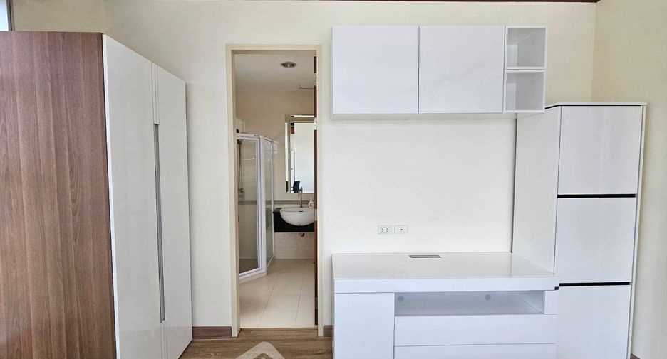 For rent 3 bedrooms condo in Ratchathewi, Bangkok