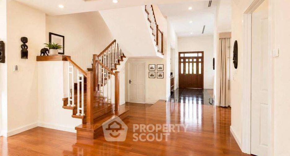 For rent 4 bedrooms house in Watthana, Bangkok