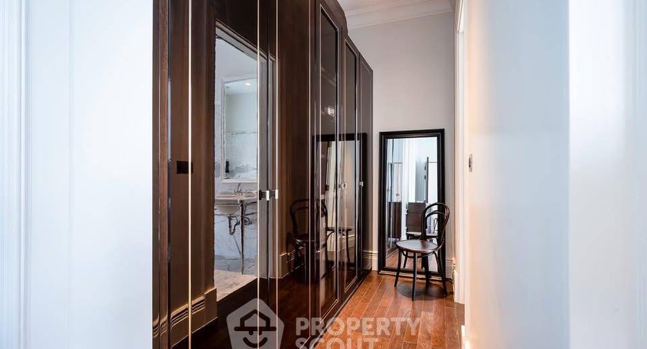 For rent 2 bedrooms condo in Pathum Wan, Bangkok