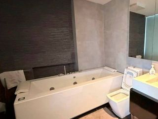 For rent 2 bedrooms condo in Yan Nawa, Bangkok
