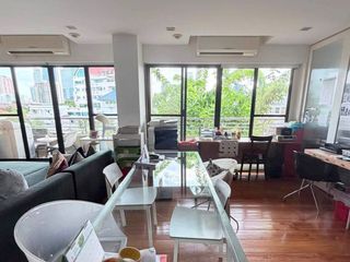 For rent 2 bedrooms condo in Yan Nawa, Bangkok