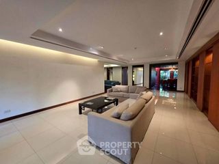 For rent 3 bedrooms condo in Sathon, Bangkok