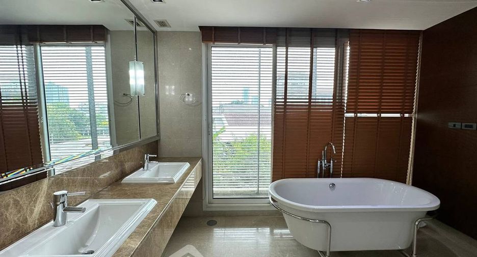 For rent 4 ベッドルーム condo in Khlong Toei, Bangkok